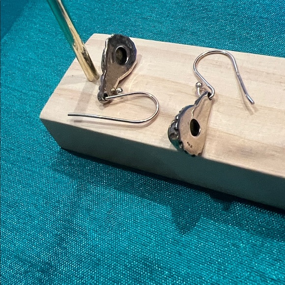 Elegant Silver Teardrop Earrings - Picture 3 of 4